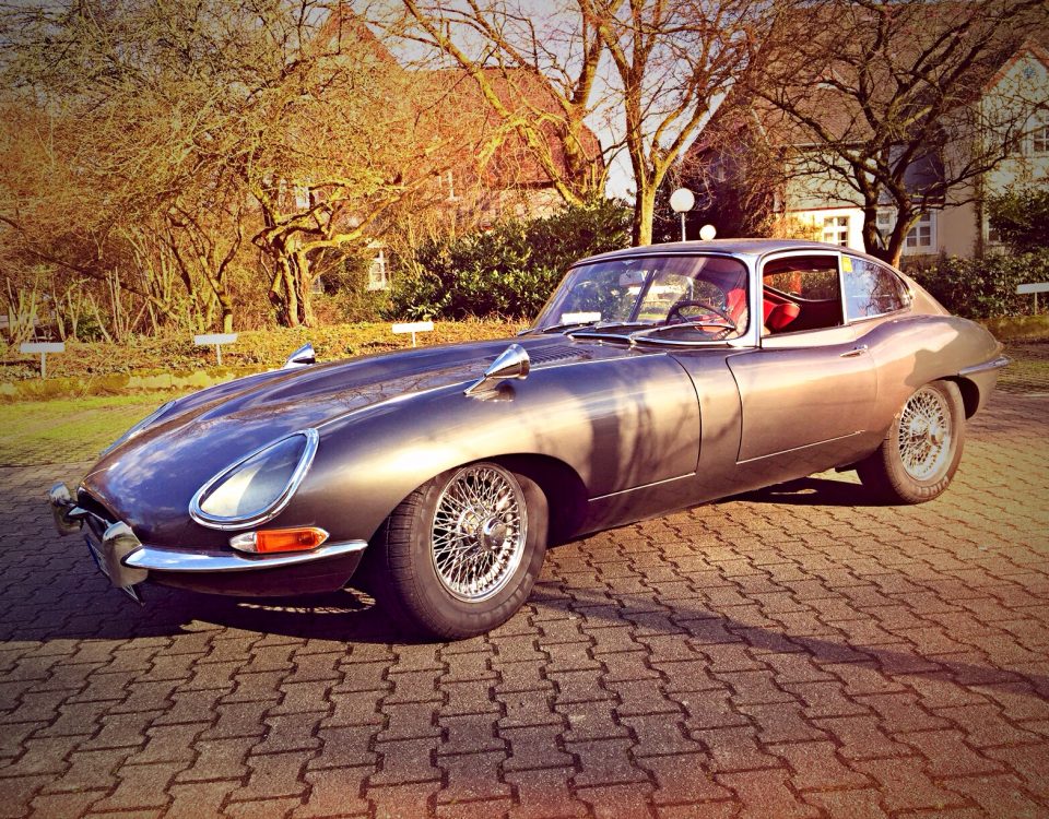 Vorbereitung für eine Oldtimerausfahrt eines E-Types